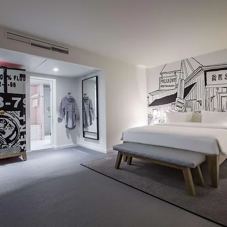 Hotel Radisson Red Brussels 4*